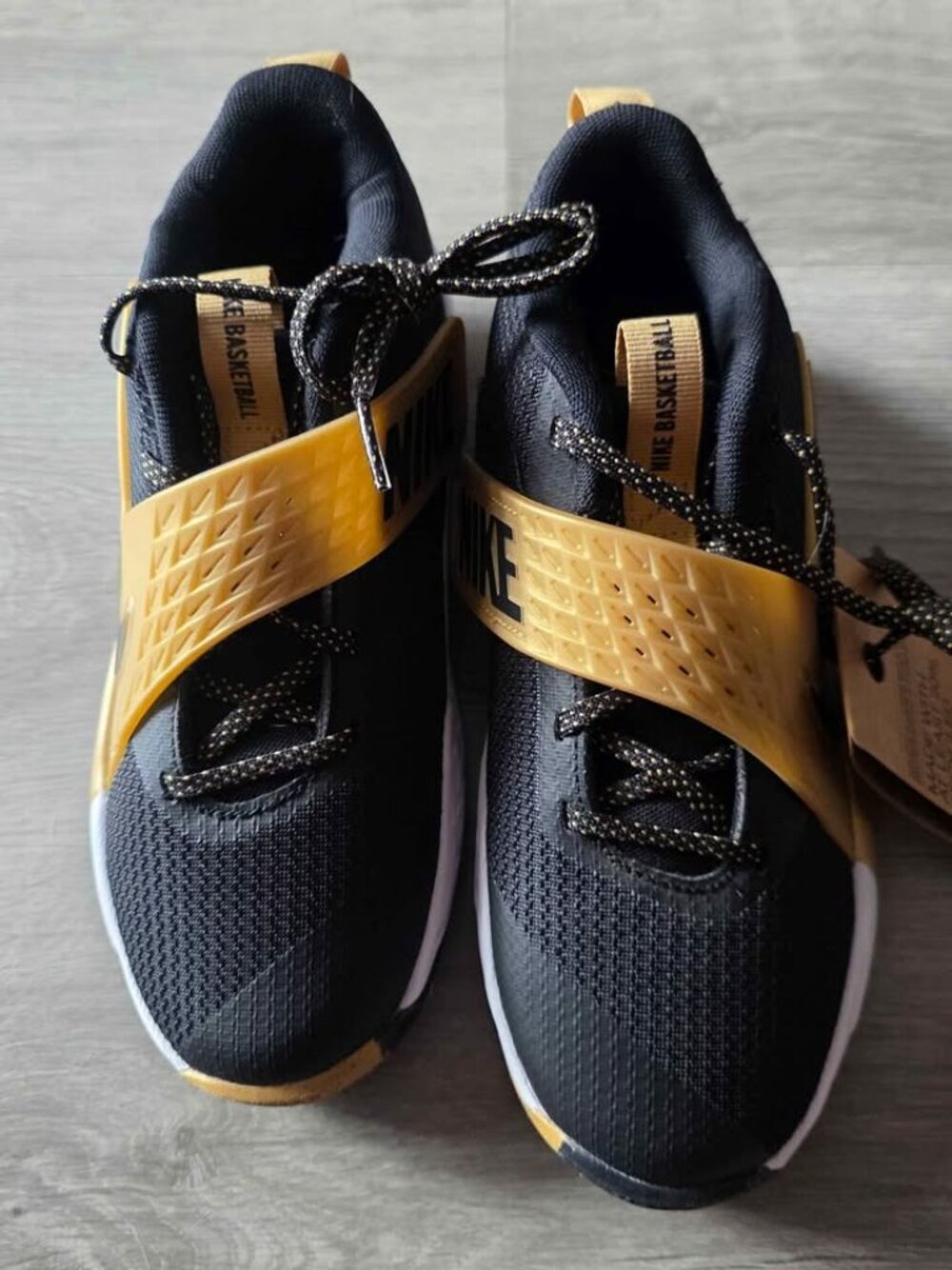 Nike Team Hustle D 10 Basketball Shoes